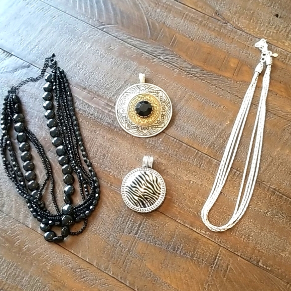 Premier Designs Jewelry - 2 Necklace & 2 Pendant Bundle